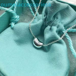 2024 Designer Luxury Brand Jewelry Necklaces S925 Sterling Silver Lucky Tassel Womens Summer Clavicle Chain Broad Bean Pendant