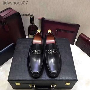 feragamos Low with Dress Leather Shoes British cut High end Casual Leather Shoes New Metal Buckle and Leather Pedal Business KKTO
