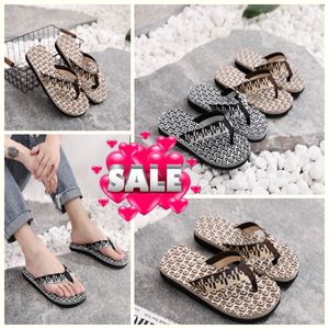 2024 Nya män Sandaler Casual tofflor Summer Beach Flip Flops Designer mode Bekväma poolresor Slides stora euro 39-45 GAI