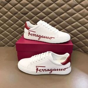 Feragamos buty koronkowe nowe modne męskie małe białe, niskie cięcie oryginalne, swobodne i proste buty na wysokim poziomie deski sprężyny i końcowy jesień oddychający buty 9R4 k7qu