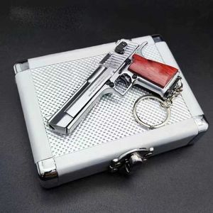 Waffenspielzeug Desert Eagle Legierung Schlüsselanhänger 1/3 Modell Holzgriff Anhänger Pistole Mini Geschenkpistole für Erwachsene Kinder 240307