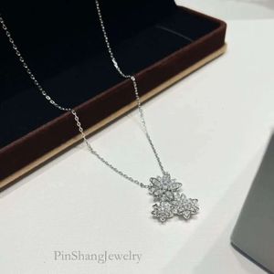 Desginer Clover Edition Fanjia Necklace Women's Four Leaf Grass Full Diamond Light Elegance Clavicle Chain High Sense Small Design Pendant