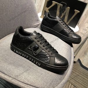 Designer handgefertigte Herrenschuhe mit Nieten, hochwertige PP-Herrenmode-Schuhe, Luxus-Leder, Litschi-Metallblech, Totenkopf-Design, Serpentin, flacher Boden, atmungsaktive Freizeitschuhe