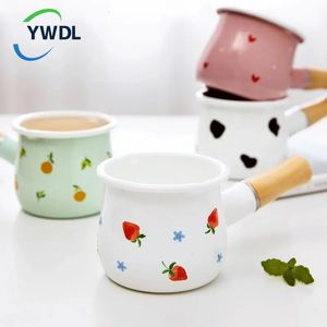 500ml Enamel Coffee Milk Pot With Wooden Handle Saucepan Cookware For Oatmeal Butter Cooking Pan Non Stick Gas Stove Induction y240304