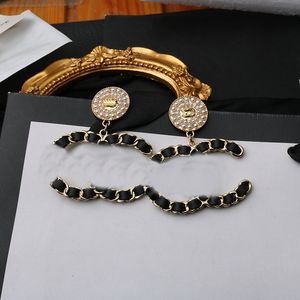 20Style nyaste designer Brand Letter Stud örhänge för charm kvinnliga bokstäver studs retro pärla hängande örhängen bröllop fest juveler hög kvalitet