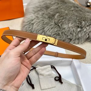 Designer Belt Golden Buckle äkta läder modebälten Kvinnsbredd 1,8 mm match för kjolbyxor med låda