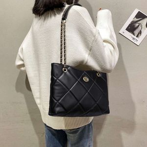 Bolsa Skewsack de atacado de fábrica Venda quente de grande capacidade em formato de diamante 2024 Nova bolsa crossbody feminina elegante e moderna com corrente versátil