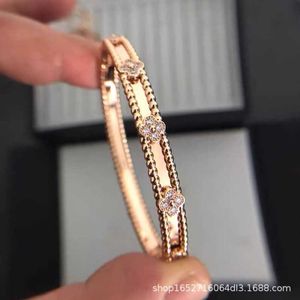 Designer Bangle Sweet Vancf Armband Jade V Gold smalt kalejdoskop 18K Liten och lyxiga tredimensionella blommor Stil elegant och generös dyxy