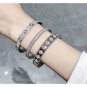 V Sterling Sier Fanjia singel full pläterad med Rose Gold smal en rad diamantarmband Precision High Edition