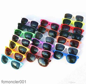20pcs Toptan Klasik Plastik Güneş Gözlüğü Retro Vintage Kare Güneş Gözlük Kadınlar Erkek Yetişkinler Çocuklar Çocuklar Çok Renk