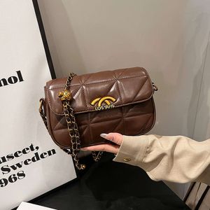 Bolsa de luxo varejo atacado bolsa de corrente lingge para mulheres 2024 nova cor sólida francesa moderna de um ombro crossbody com estilo ocidental commuter pequeno quadrado