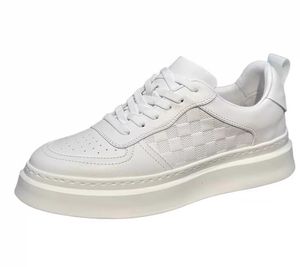 Designer Men White Lightweight Sneakers skor äkta läderparti bröllopskor runda tå web kändis avslappnade lägenheter låga toppar vulkaniserade utomhusvandringar loafers