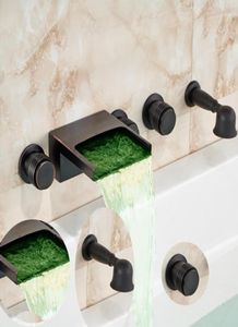 Rubinetto per vasca da bagno in bronzo lucidato a olio a parete Miscelatore con bocca a cascata a LED 3 maniglie Doccetta estraibile diffusa 5 fori6519929