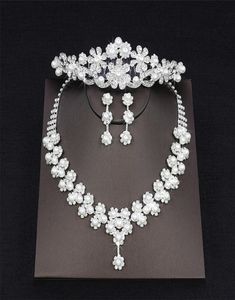 Perle economiche Goccia Strass Set di gioielli da sposa Collana Corona Diademi Corona Orecchini Copricapo Perline Tre pezzi Festa da sposa Ac1413643