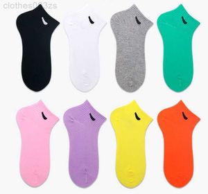 Moda uomo donna Favore di partito Calze di cotone uomini e donne prendono in giro i calzini da basket sportivi color caramello NK multi paia con gancio altoXHD6