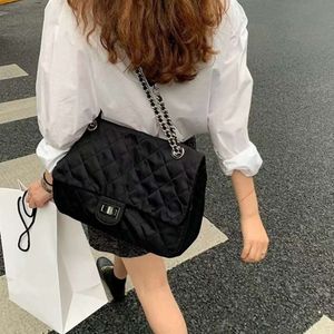 Bolsas de design de luxo são baratas para vender bolsas Xiaoxiangfeng para mulheres em 2024 Linha de bordado Oxford de alta qualidade e alta capacidade Bolsa de ombro único com corrente crossbody