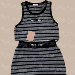 Buchstaben Gestreiften Frauen Rock Tanks Tops Set Gestrickte Grau Singlet Outfits Designer Marke Elegante Weibliche Röcke Sets