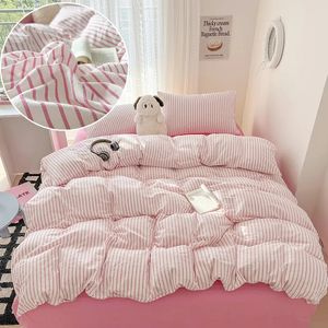 Stripe Style Nevresim Yastık Kılıfı Yatak Teşeli Yumuşak Yatak Keten Setleri Ev için Seri Dostu Yatak Seti 240226