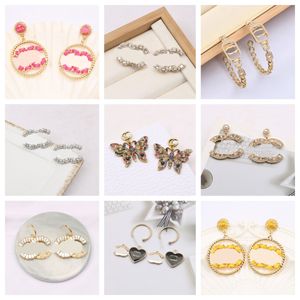 18k Gold Plated Luxury Fashion Designers Earring Stud Women Letter Leather Round Earring Letter Wedding Party Gift Jewerlry Högkvalitativ 20 Style