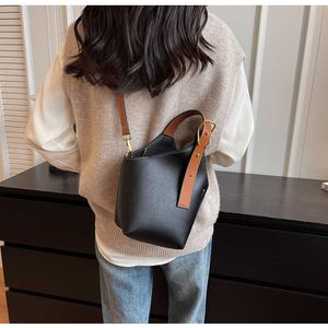 Lady Evening Bag New Type Portable Bucket Single Shoulder Messenger Advanced Sense Small Group Handbag