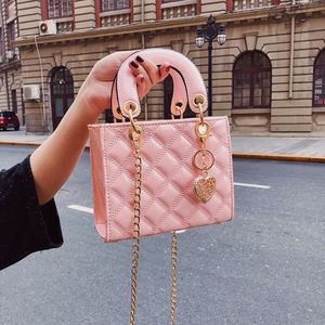 28% Rabatt auf Designer -Tasche neuer Stil quadratischer modischer Lingge kleine duftende Windkette Handheld Trendy High End Einfaches Schulter -Crossbody Damen -Bag VV