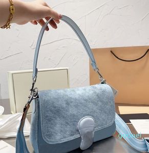 Tasarımcı -Bag Moda Mektubu Kilit Klasik Okuma Clamshell Açılış ve Kapanış Denim Büyü Deri Messenger Külük Omuz Orta Kadın Pembe