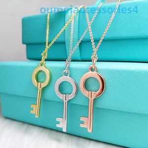 2024 Jewelry Designer Brand Necklaces Tiktok Funi Sterling Silver S925 Skinny Rose Gold Plated Key Series Pendant Womens Fashion