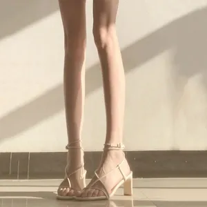 Sandálias Temperamento Cinta Fina Crossover Block Heels Mulheres Net Celebridade Moda Clip-Toe Roman Summer