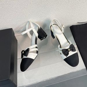 Kadın Slingbacks Elbise Ayakkabı Tasarımcı Tıknaz Topuklu Sandals Bownot Strass Calfskin Çift Pompalar Düğün Ayakkabı Ayarlanabilir Ayak Bileği Toka Toz Çanta ile Günlük Ayakkabı