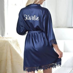 Kadınların Pijama Kişiselleştirilmiş Dantelli Kadınlar Nightwear Cüppes Düğün Satin İpek Kadın Banyıllar Özel Adı Gelin Nedime Parti Hediyeleri