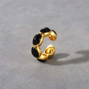 Eşsiz ve şık bir kişiliğe sahip siyah akik çift amaçlı kulak klipli 18K gerçek altın ile kaplanmış pirinçten yapılmış bir niş tasarım yüzüğü
