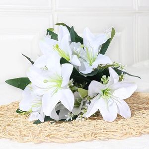 Flores decorativas 1 pc 7 cabeça branco lírio buquê de flores artificiais para sala estar mesa configuração falso vaso arranjo peça central casa