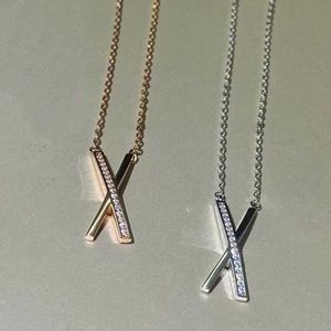 T x文字ネックレスSterlingSier Mlated Gold Di Family Cross Semi Inlaid Diamond Pendant Collarbone Chain雌