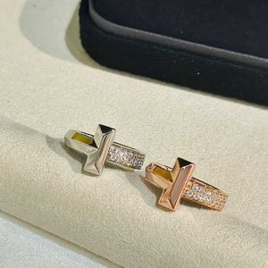 Anel de prata esterlina S925 edição ampla anel de meio diamante T único com incrustação de diamante e emenda de superfície lisa temperamento versátil anel de luxo leve de alta qualidade