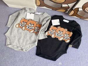 Baby Rompers Onepiece Dziecięcy Dziecko Nowonar Nieprawi kombinezon chłopcy dziewczyna 2 sztuka Zestaw niedźwiedzia ślinianie ściereczki