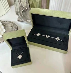 Van Clover Bracelet 2023 New Double-sided Four-leaf Five Flowers Women Titanium Steel Hand Jewelry Luxury Gifts for Girlfriends HU85 12NT1I