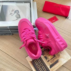 Dress Shoes Running sheepskin sneakers Designer girl boy Casual shoe outdoor black white pink run trainer hike tennis basketball ladyH240312