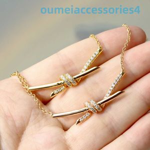 2024 Jewelry Designer Brand Pendant Necklaces v Knot Womens Diamond Bow 18k Rose Gold Non Fading Collar Chain