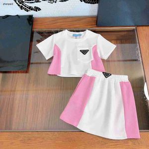 Lyxiga flickor spårar barn överskirt baby kläder sommar t-shirt set storlek 100-160 cm skarvning design barn t-shirt och klänning 24mar