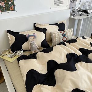 Conjuntos de cama têxtil moderno padrão ondulado preto branco conforto fronhas lençóis colcha capas super king/camas individuais/casal