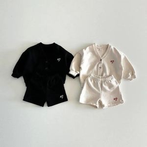 春の少年の女の子の子供刺繍レターコートスーツベイビールーズカーディガン長袖トップスショート2PCSキッドコットンジャケットセット240307