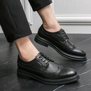 Sapatos casuais escritório homens vestido rendas até oxfords padrão couro formal luxo moda noivo terno de casamento