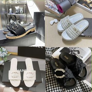 Luxury högkvalitativa läder tofflor thong tofflor män kanaliserar kvinnor dubbla bilder sommarstrand glider platt flip flops webbband sandaler med låda c skor