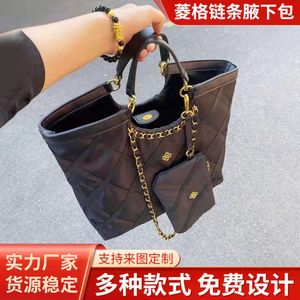 Fabriksdesign Direktbutik Xiaoxiangfeng Lingge Chain Underarm Bun Mother Womens väska stor kapacitet One Shoulder Tote Oxford Cloth Handheld Canvas