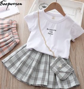 Летняя детская одежда Рубашка с надписью Юбка в клетку с сумкой Симпатичный комплект одежды для маленьких девочек Модные корейские наряды для маленьких девочек 2103095909024