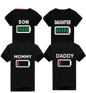 Familjekläder Mamma dotter son sommarbatteri t shirt pappa morkids matchande kläder morkläder7654858