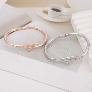 Gold-Armband, Nagel-Designer-Armreifen für Damen und Herren, Han, trendige Mode, leichter Luxus, einfach, vielseitig, offenes Kreuz, Mädchen