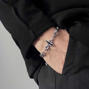 Hip Hop Dissoes Dark Cross Armband, vielseitig, kleines und beliebtes Design, High-End, amerikanischer Titanstahl, Herrentrend