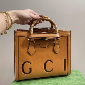 Italien Brand Classic Diana Designer Crossbody Bag Luxury Vintage Women Bamboo Handle Tote Bag Handväska Högkvalitativ lyxig äkta läder retro lady axelväska