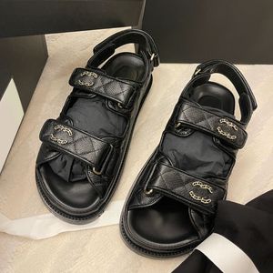 designer sandaler berömda kvinnor glider plattform tofflor sandale c platta män skor päls flip flops sommar avslappnad strand sandal verklig läder toppkvalitet med ruta 10a